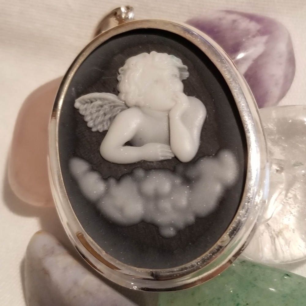 *Vintage Angel Carved Black Onyx Cameo